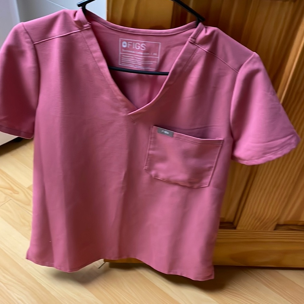 Figs technical collection pink scrub top XS